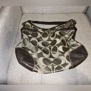 Authentic Coach bag perfect for any season!